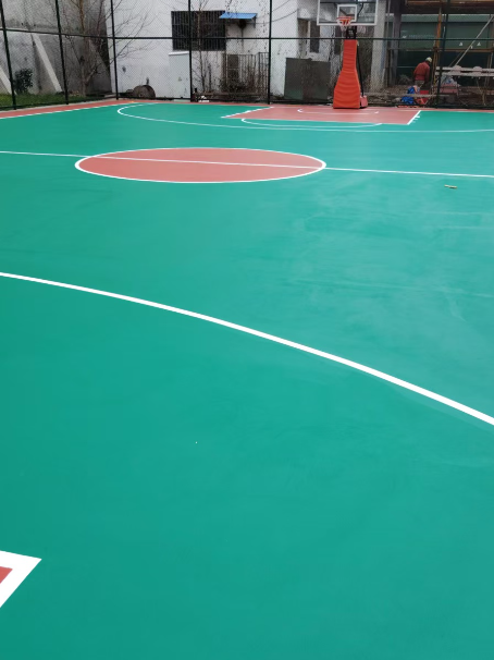 华蓥 球场长期使用易出现地面开裂